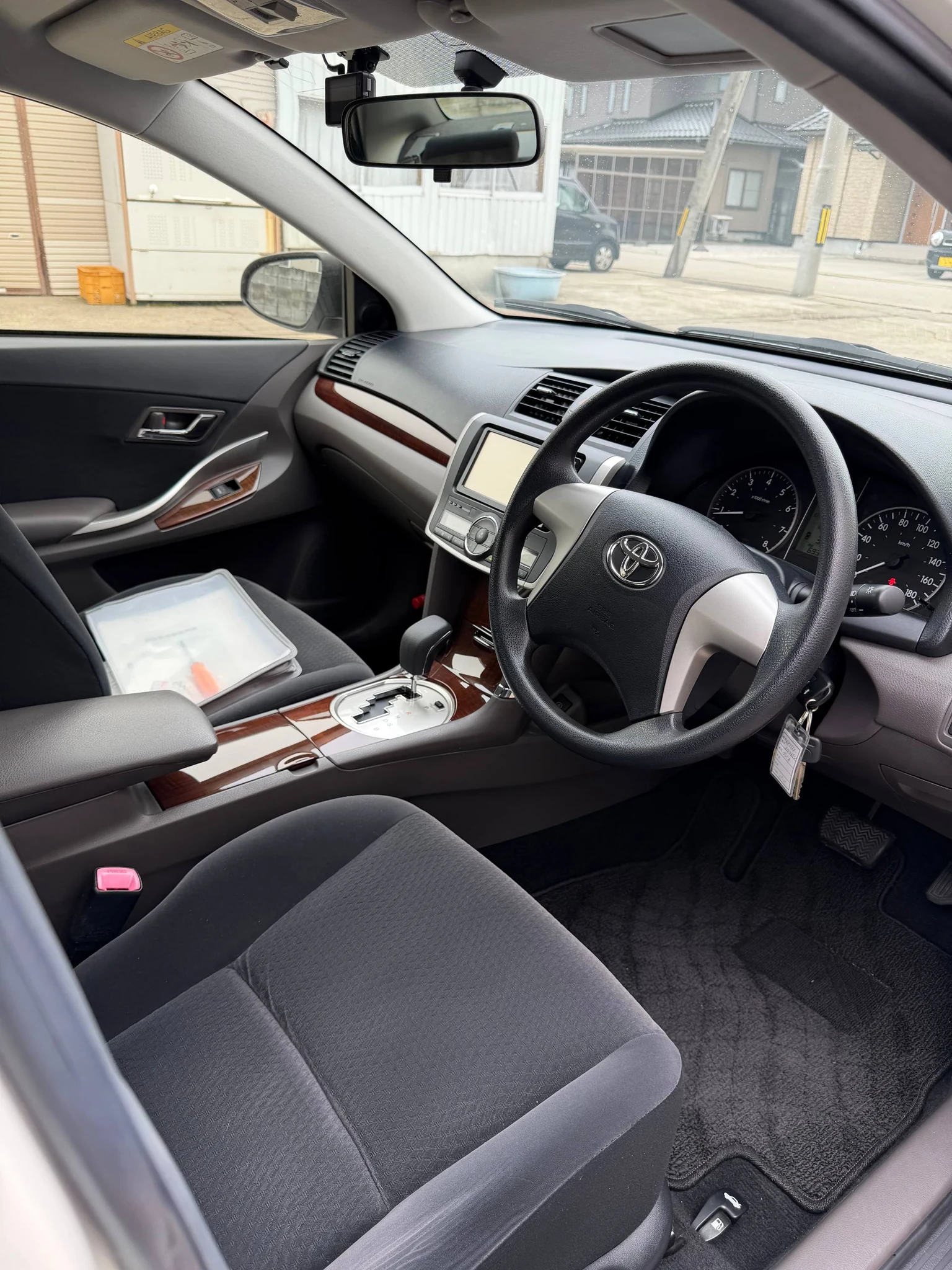 Toyota Premio · фото 6
