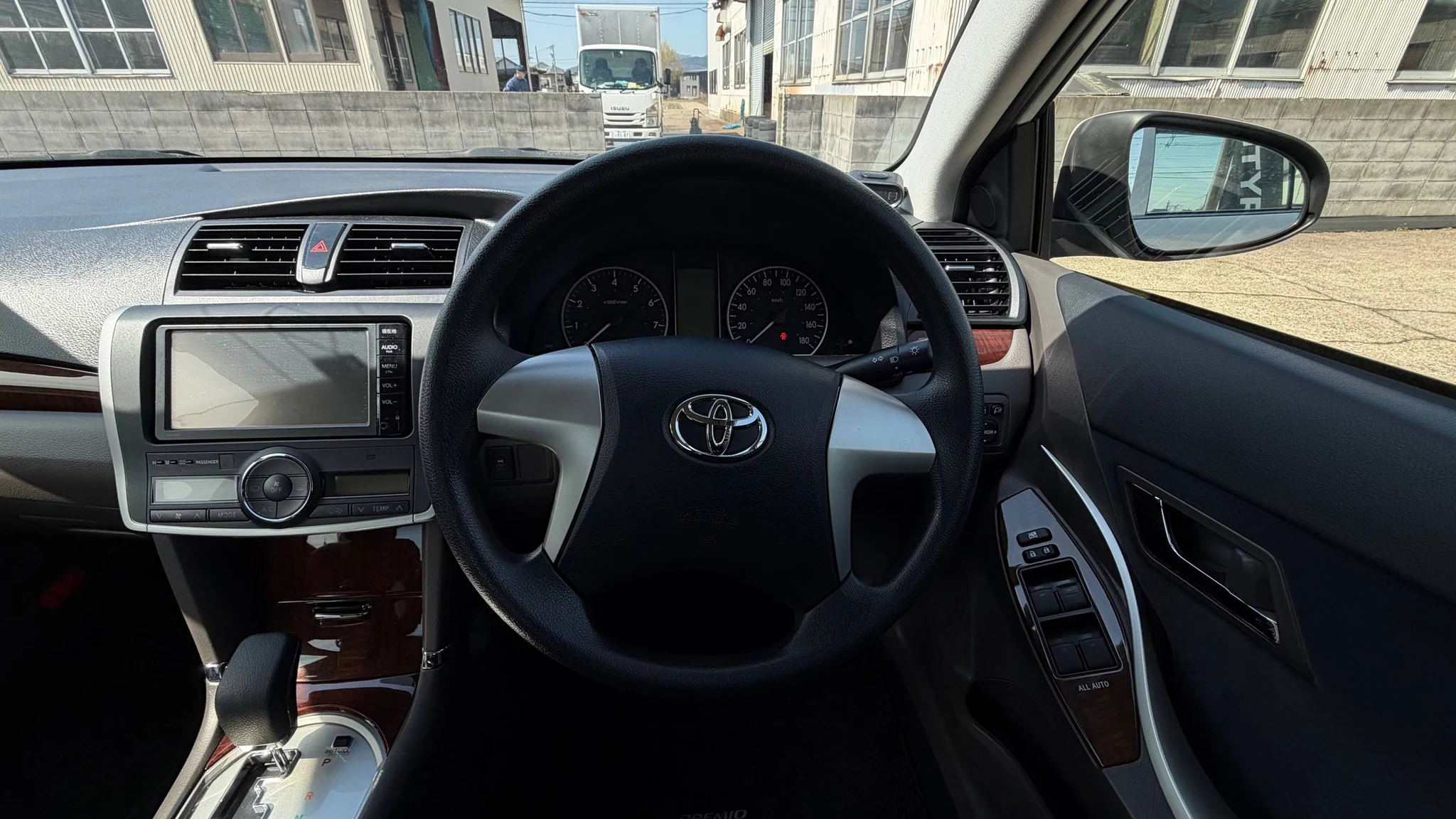 Toyota Premio · фото 16