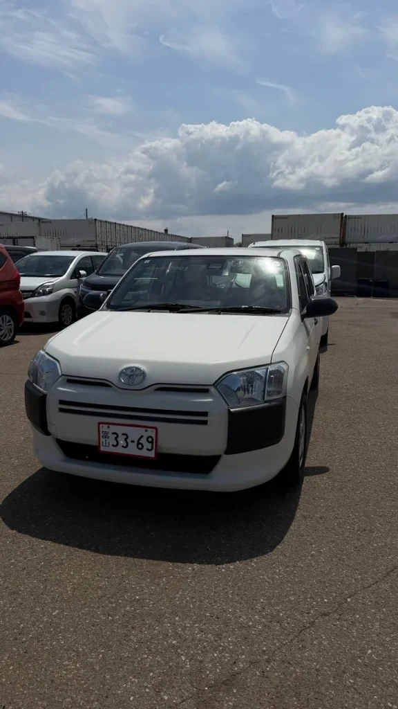 Toyota Probox Van · photo 1