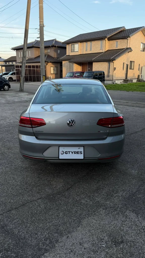 Volkswagen Passat · photo 2