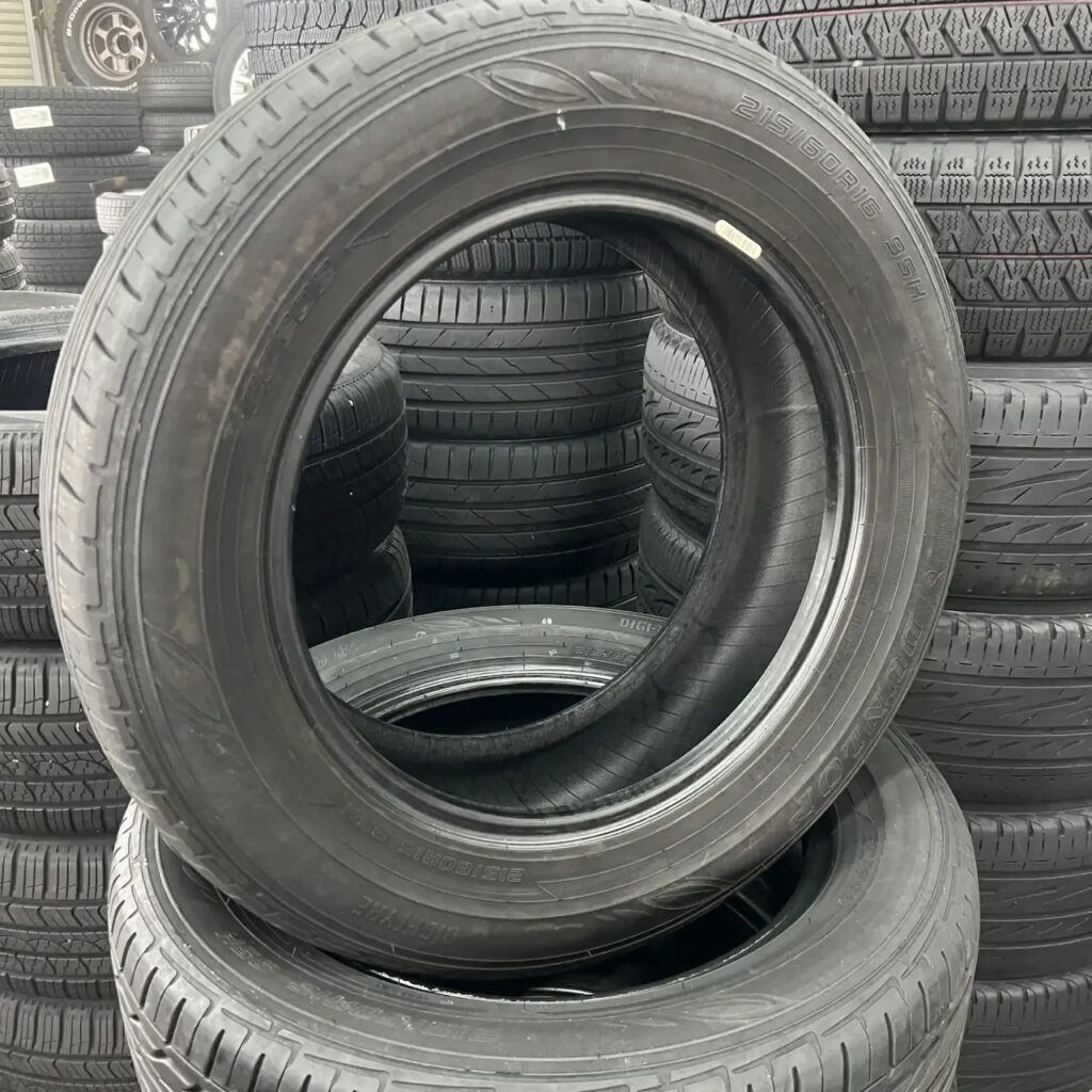 Свежие шины 215/60 R16 перед переобувкой