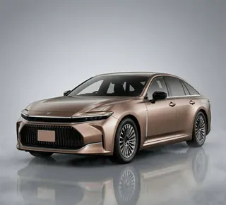 Японские дедушки ездят на дорогих и свежих Toyota Crown.